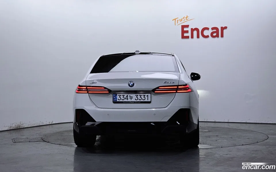BMW 5 Series 530e xDrive M 2025 — миниатюра 4