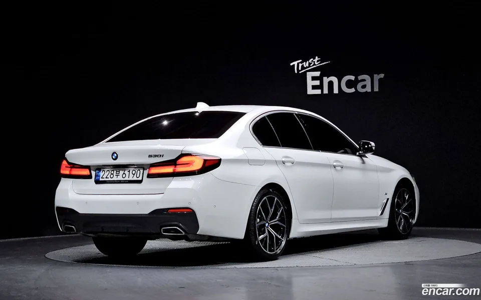 BMW 5 Series 530i M 2023 — миниатюра 2