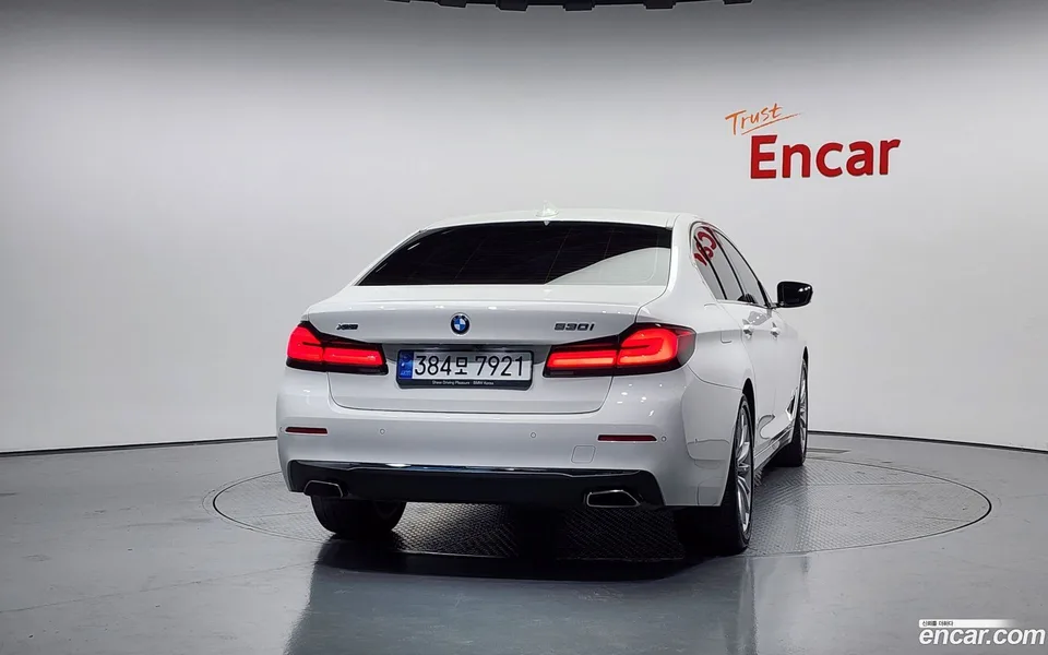 BMW 5 Series 530i xDrive 2023 — миниатюра 4