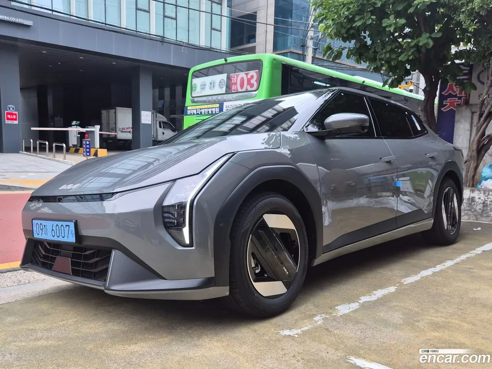 Kia EV4 2WD 2025 — миниатюра 2