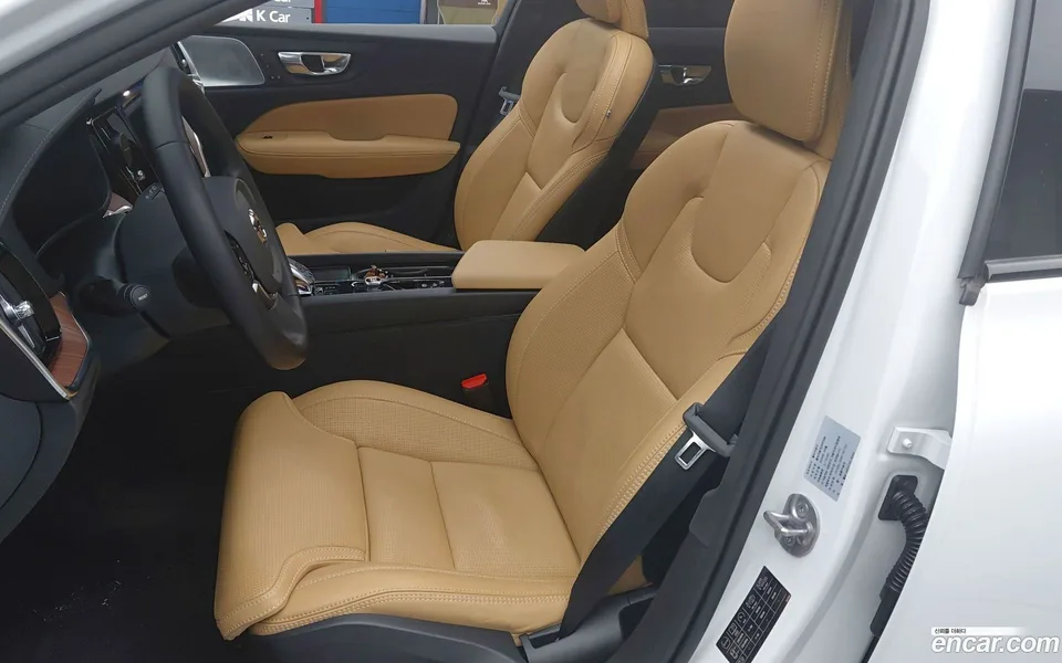 Volvo V60 Cross Country B5 AWD 2024 — миниатюра 5