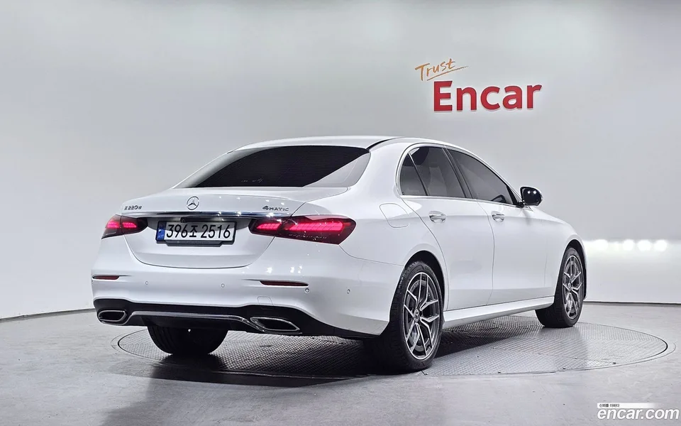 Mercedes-Benz E-Class E220d 4MATIC AMG Line 2022 — миниатюра 2