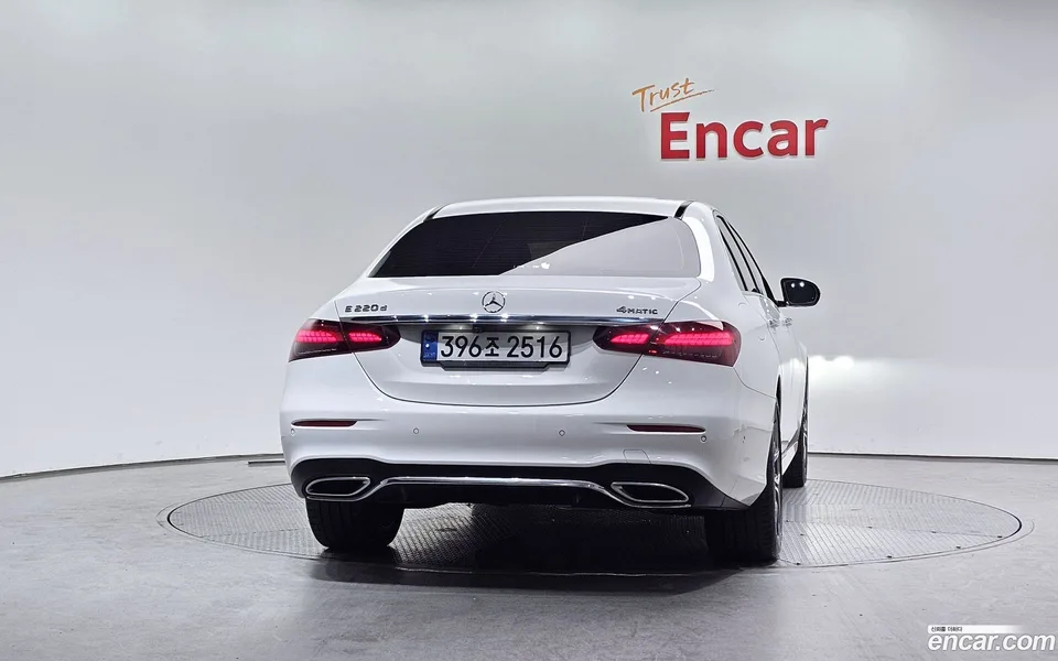 Mercedes-Benz E-Class E220d 4MATIC AMG Line 2022 — миниатюра 4