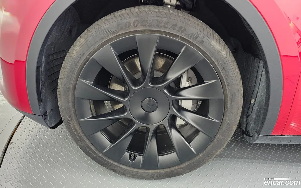 Tesla Model Y RWD 2024 — миниатюра 5
