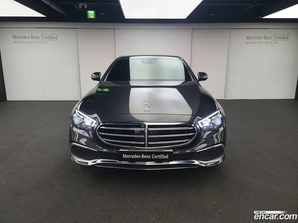 Mercedes-Benz E-Class E300e 4MATIC 2023 — миниатюра 3