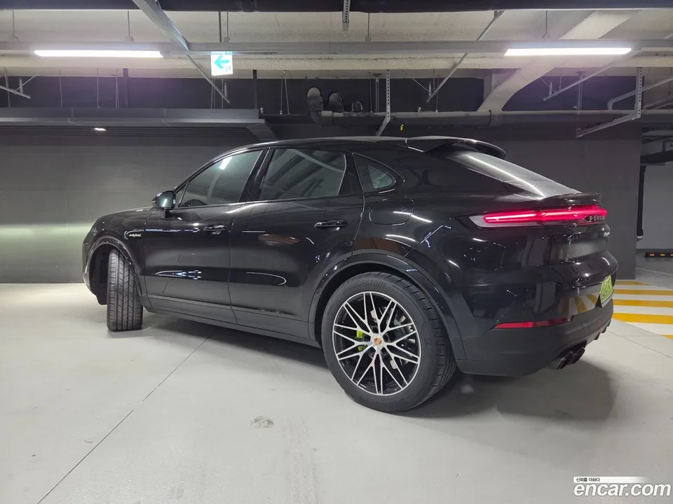 Porsche Cayenne 3.0 E- 2025 — миниатюра 3