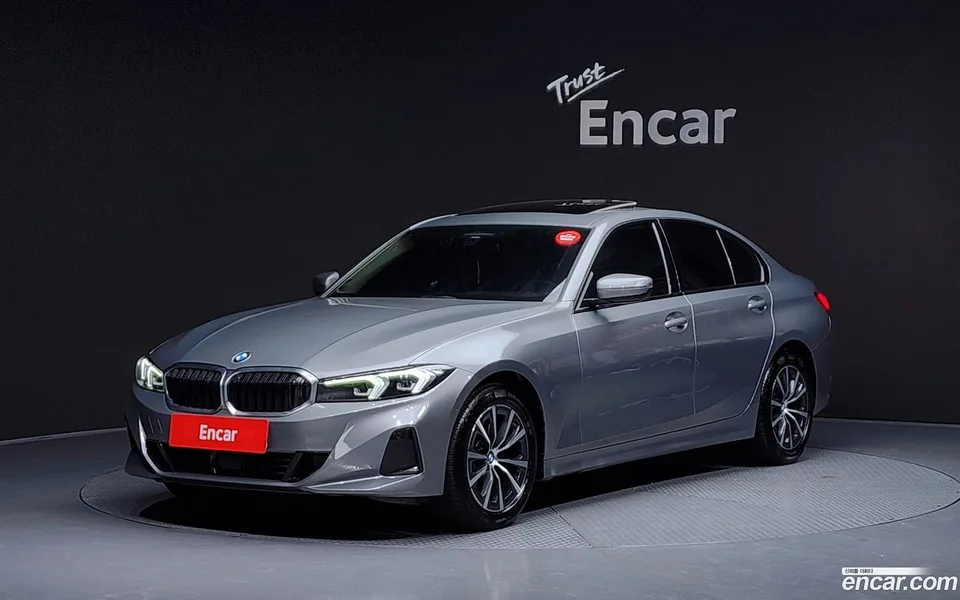 BMW 3 Series 320i 2023 — фото 1, купить с доставкой в Москву