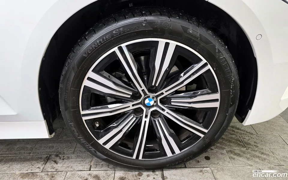BMW 3 Series 320i 2024 — миниатюра 5