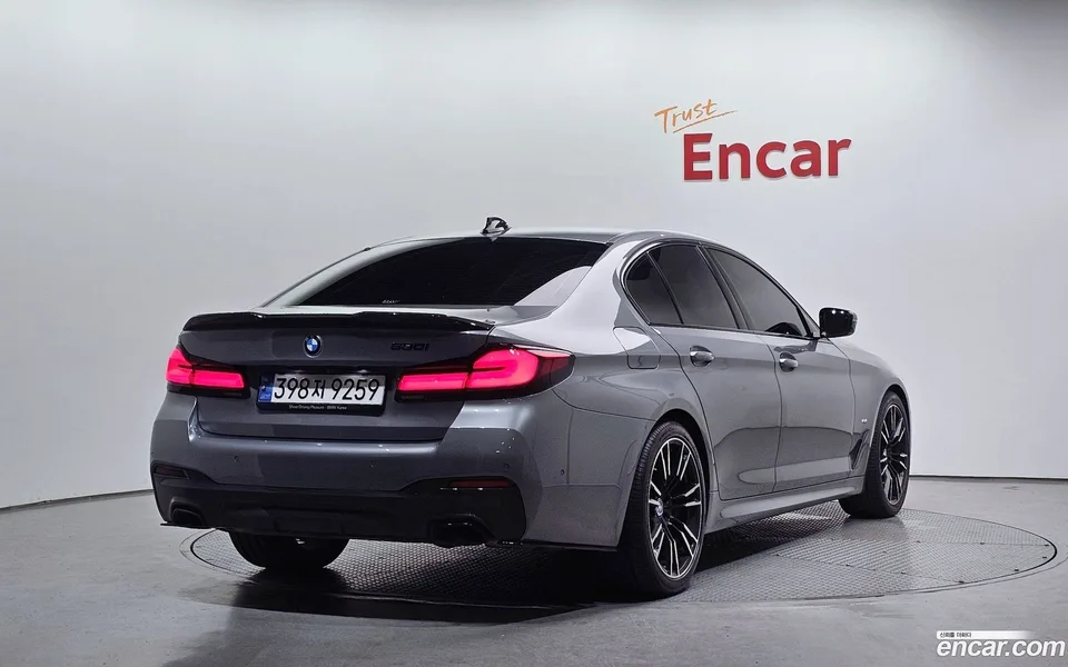 BMW 5 Series 520i M 2023 — миниатюра 2