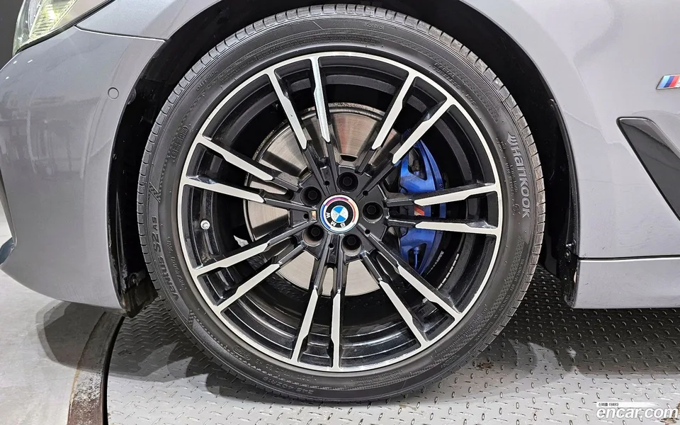 BMW 5 Series 520i M 2023 — миниатюра 5