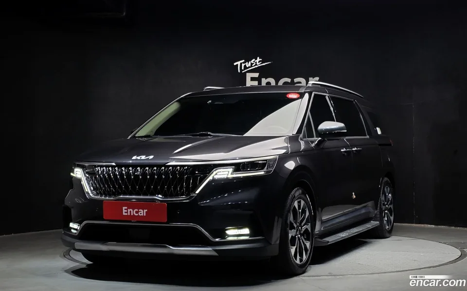 Kia Carnival 7 2023 — фото 1, купить с доставкой в Москву