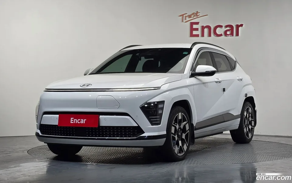 Hyundai Kona Electric 2023 — фото 1, купить с доставкой в Москву
