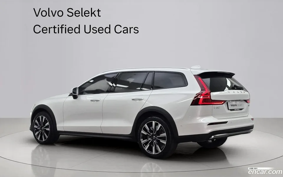 Volvo V60 Cross Country B5 AWD 2025 — миниатюра 2
