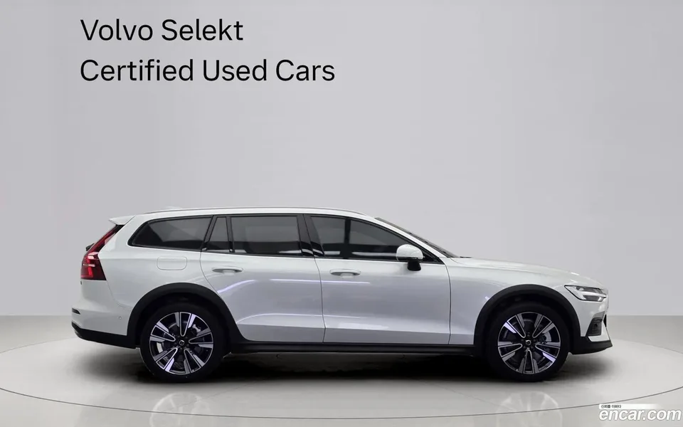 Volvo V60 Cross Country B5 AWD 2025 — миниатюра 4