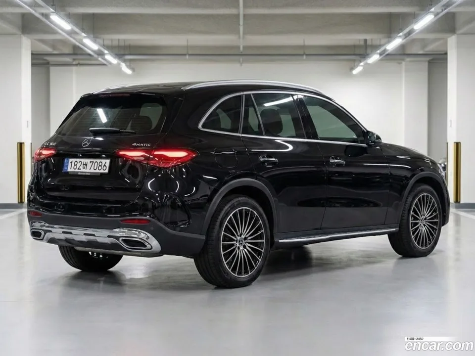 Mercedes-Benz GLC-Class GLC300 4MATIC AMG Line 2023 — миниатюра 2
