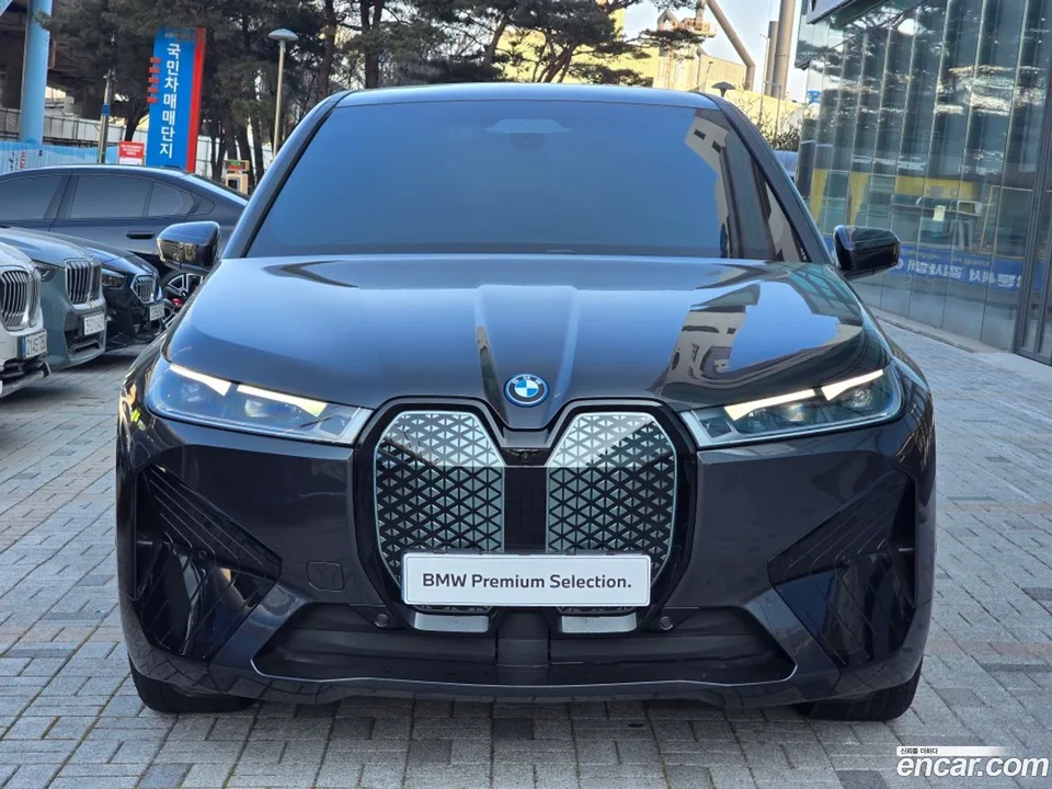 BMW iX xDrive50 2025 — миниатюра 2