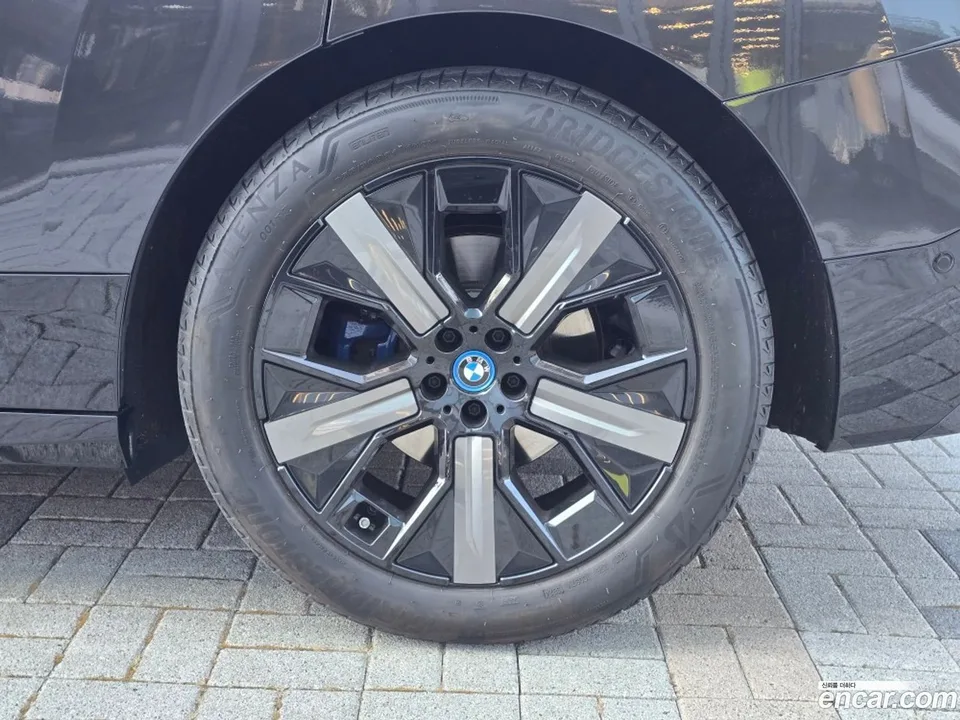 BMW iX xDrive50 2025 — миниатюра 5