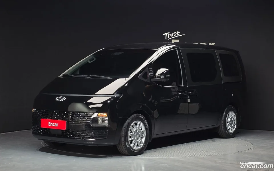 Hyundai Staria 9 2022 — фото 1, купить с доставкой в Москву