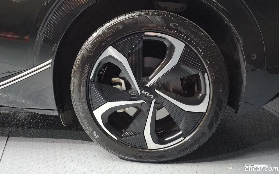 Kia EV6 2023 — миниатюра 5