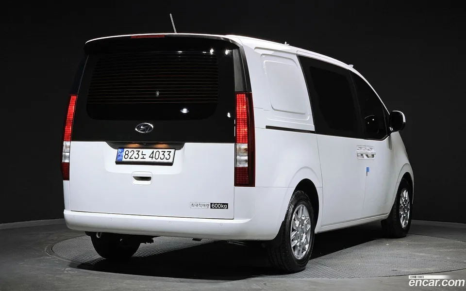 Hyundai Staria 5 2023 — миниатюра 2