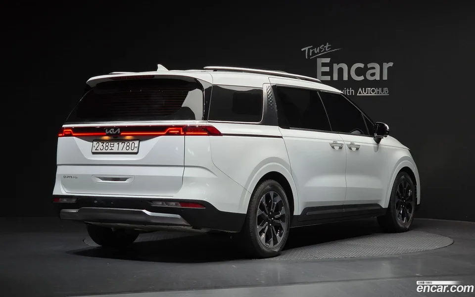 Kia Carnival 9 2022 — миниатюра 2