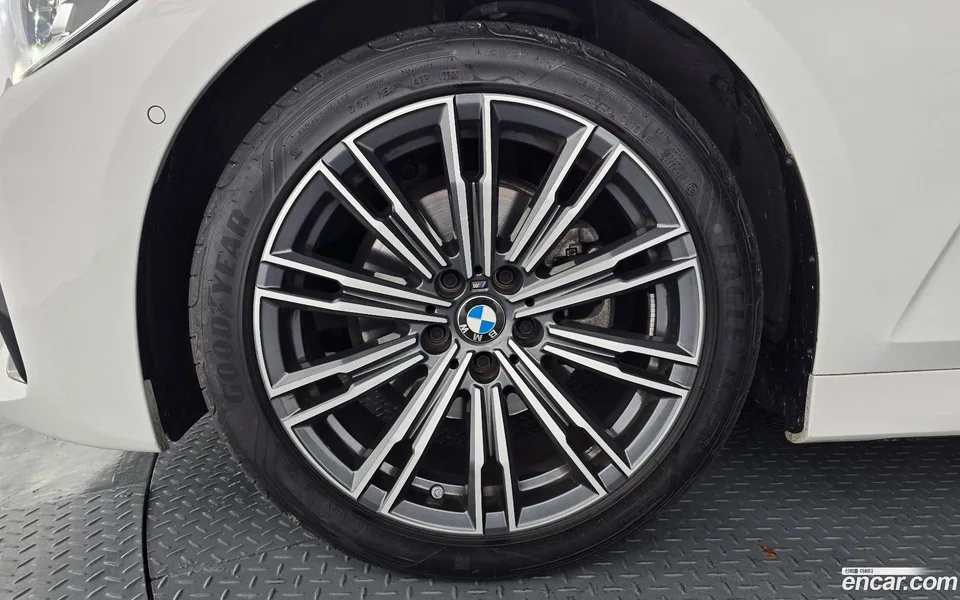 BMW 3 Series 320i M 2022 — миниатюра 5