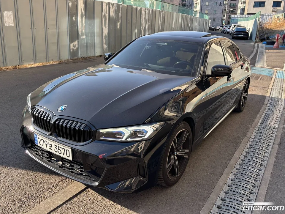 BMW 3 Series 320i M 2024 — фото 1, купить с доставкой в Москву