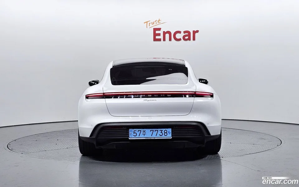 Porsche Taycan 2023 — миниатюра 4
