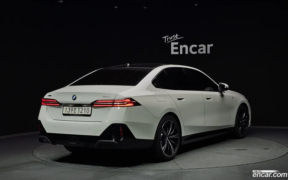 BMW 5 Series 530i xDrive M 2025 — миниатюра 2