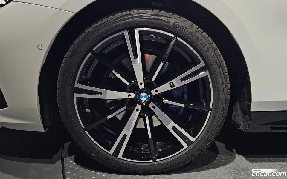 BMW 5 Series 530i xDrive M 2025 — миниатюра 5