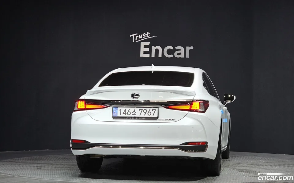 Lexus ES 300h F-Sport 2024 — миниатюра 4