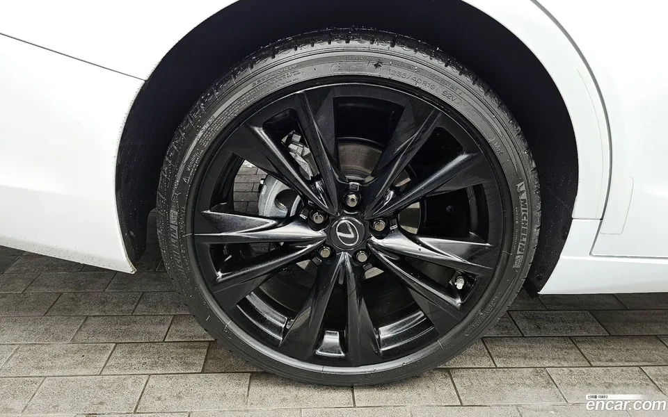 Lexus ES 300h F-Sport 2024 — миниатюра 5
