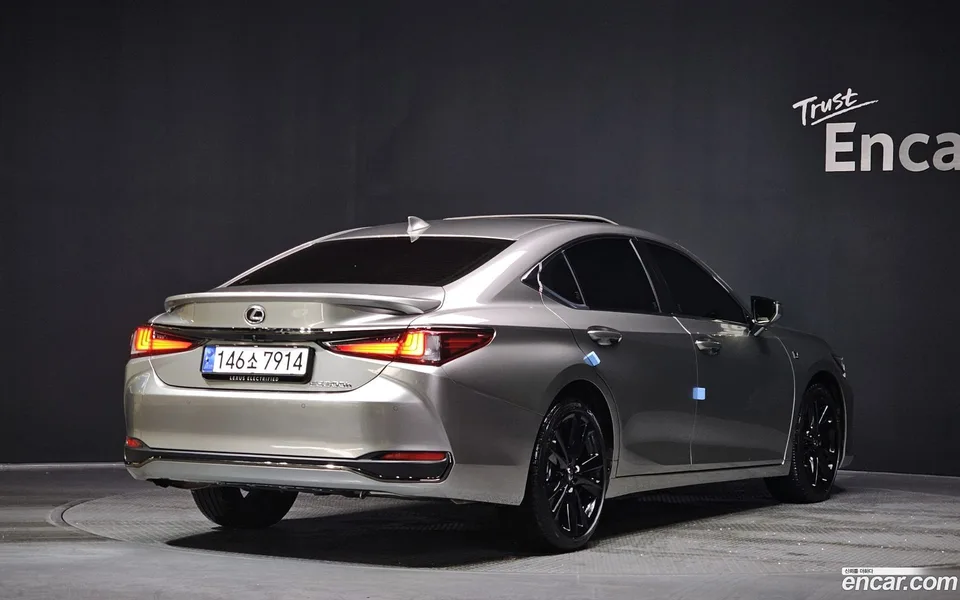Lexus ES 300h F-Sport 2024 — миниатюра 2