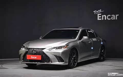 Lexus ES 300h 2024 купить в Москве