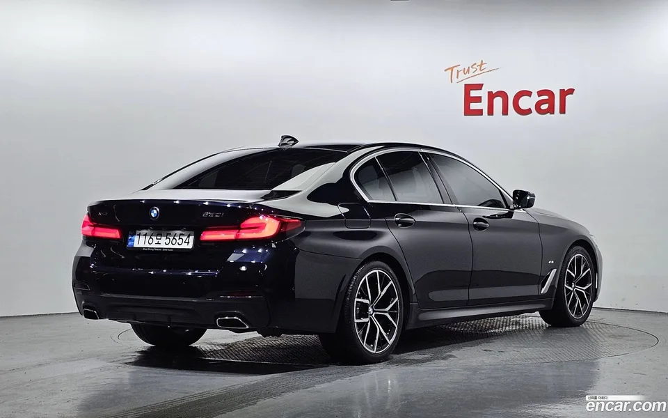 BMW 5 Series 530i xDrive M 2023 — миниатюра 2