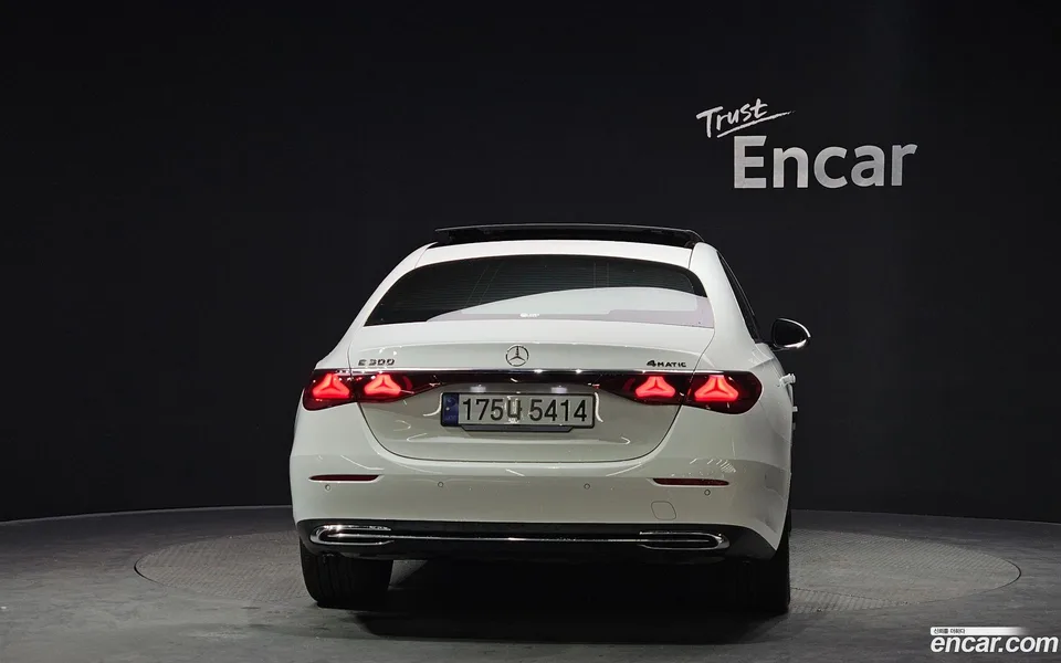 Mercedes-Benz E-Class E300 4MATIC 2024 — миниатюра 4