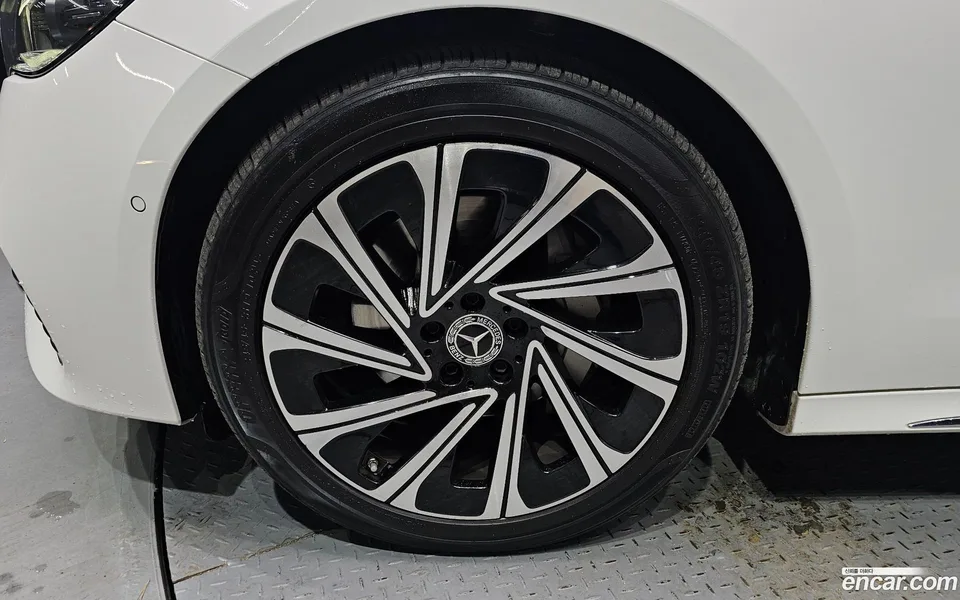 Mercedes-Benz E-Class E300 4MATIC 2024 — миниатюра 5