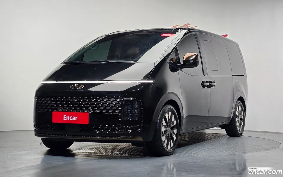 Hyundai Staria 4WD 9 2023 — фото 1, купить с доставкой в Москву