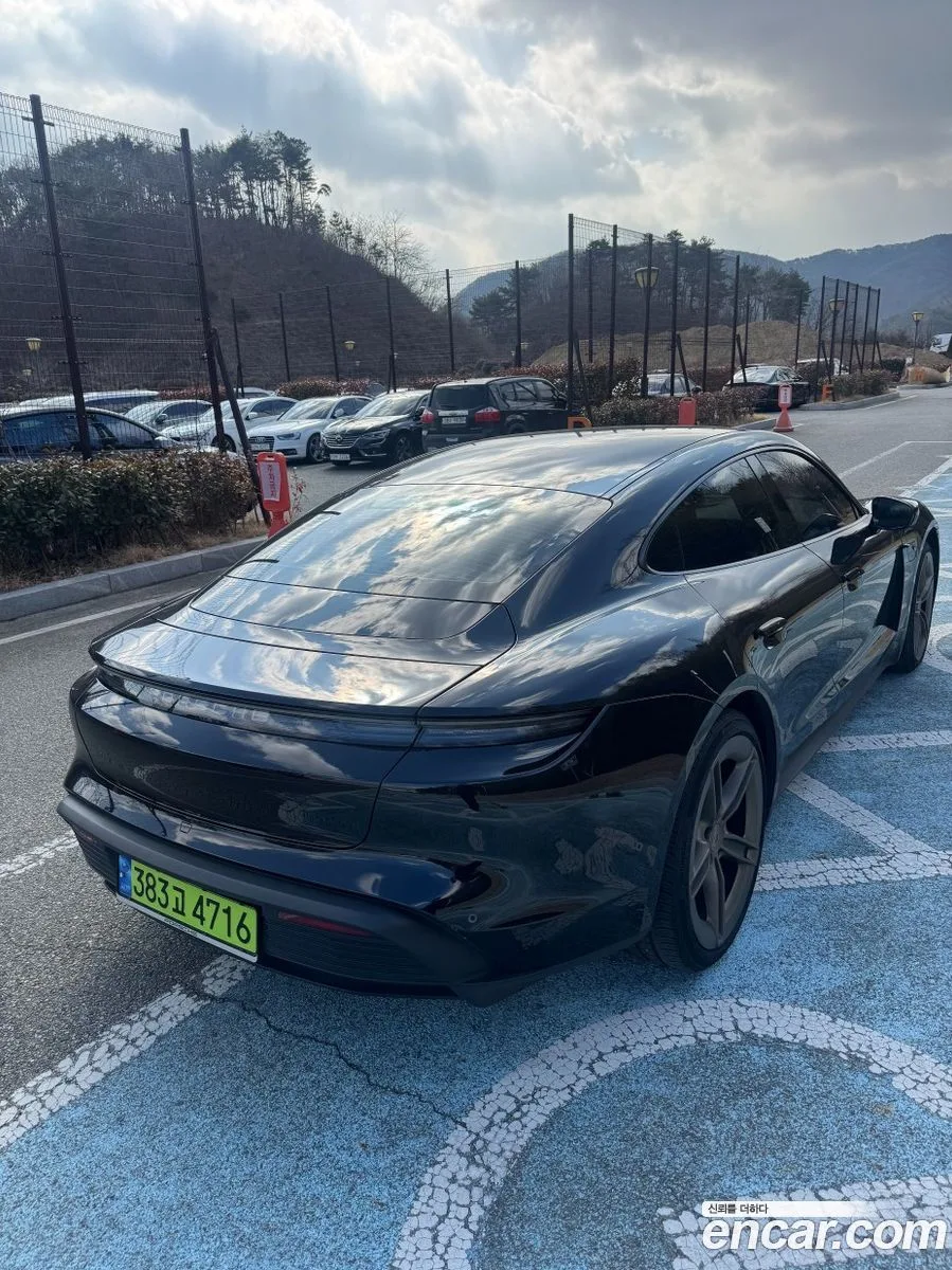 Porsche Taycan 2025 — миниатюра 2