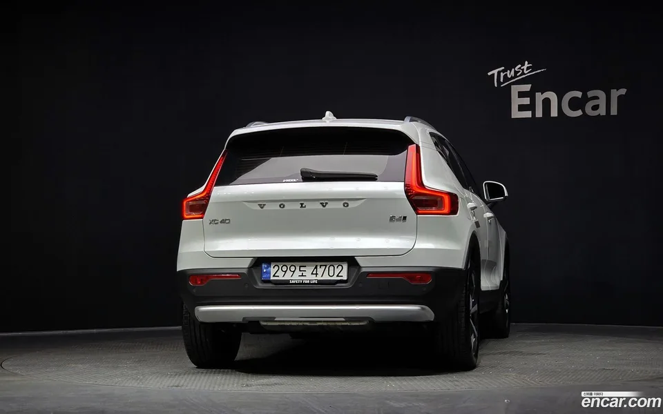 Volvo XC40 B4 2023 — миниатюра 4