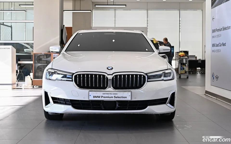 BMW 5 Series 530i 2022 — миниатюра 2