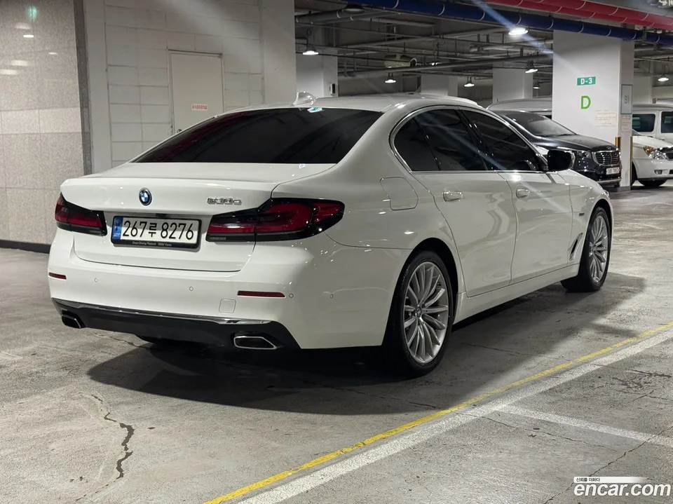 BMW 5 Series 530e 2023 — миниатюра 2