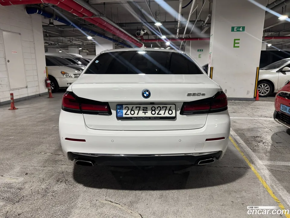 BMW 5 Series 530e 2023 — миниатюра 3