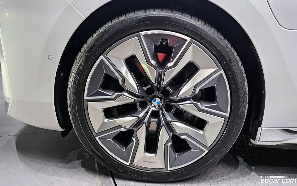 BMW 7 Series 750e xDrive 2023 — миниатюра 5