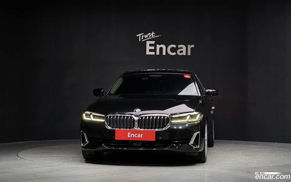 BMW 5 Series 530i xDrive 2023 — миниатюра 3
