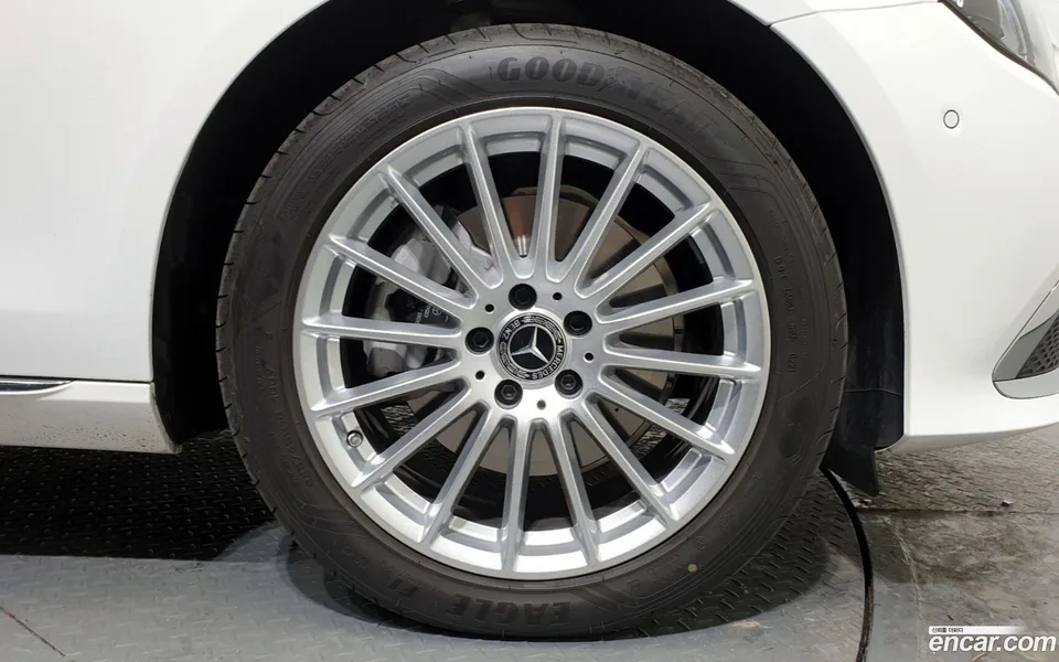 Mercedes-Benz E-Class E250 2022 — миниатюра 5