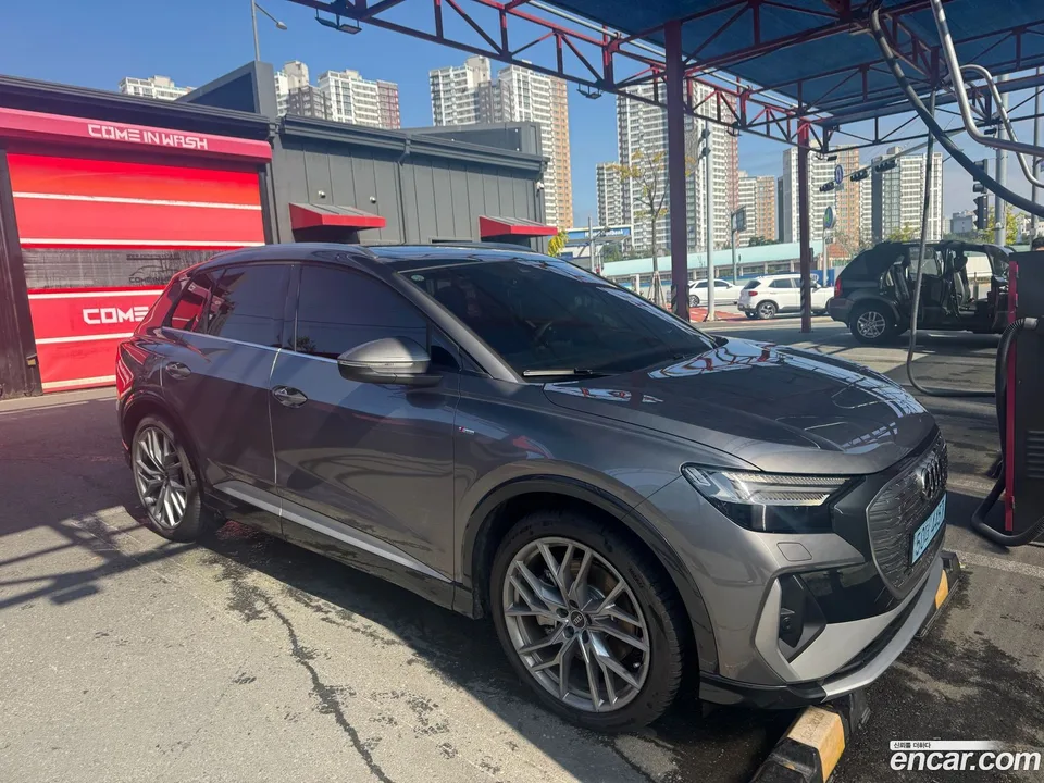 Audi Q4 e-tron 45 2025 — миниатюра 2