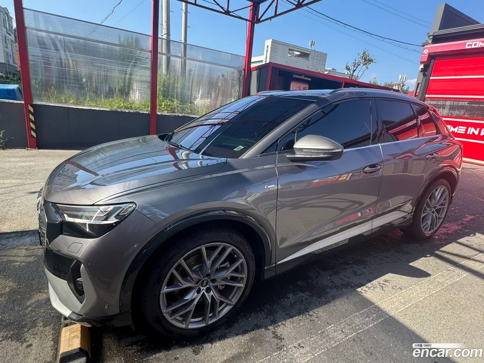 Audi Q4 e-tron 45 2025 — миниатюра 4