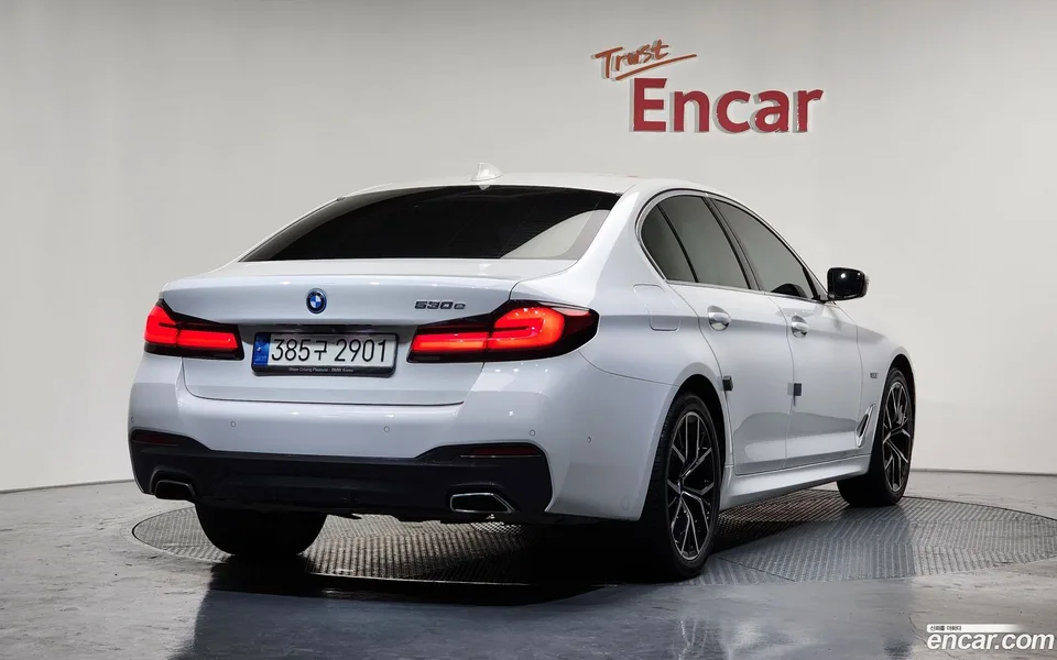 BMW 5 Series 530e M 2022 — миниатюра 2