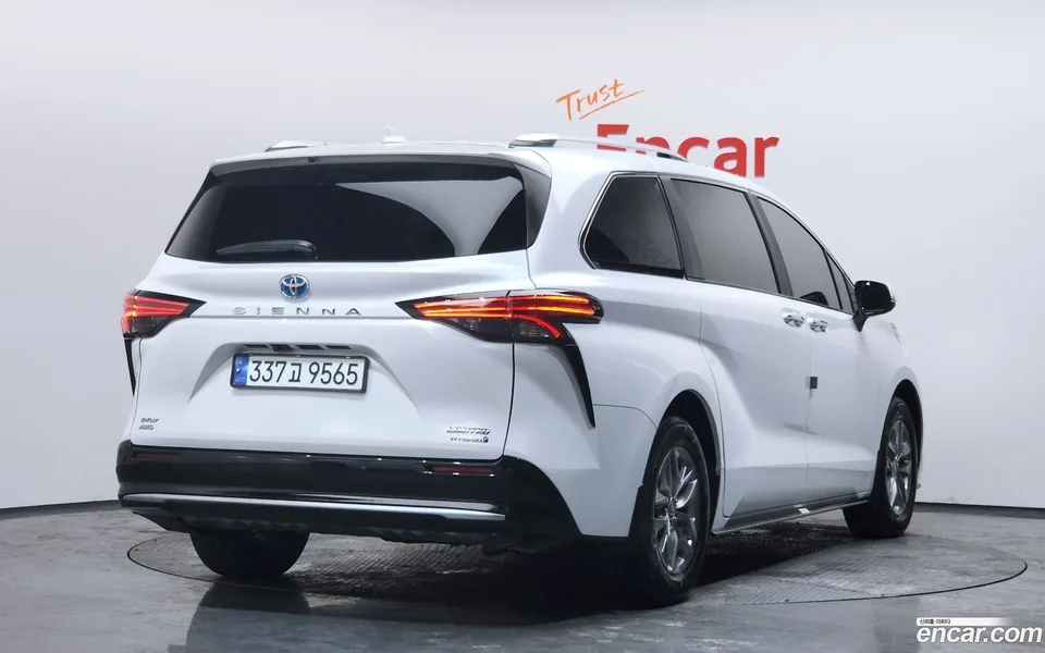 Toyota Sienna 2.5 AWD 2023 — миниатюра 2